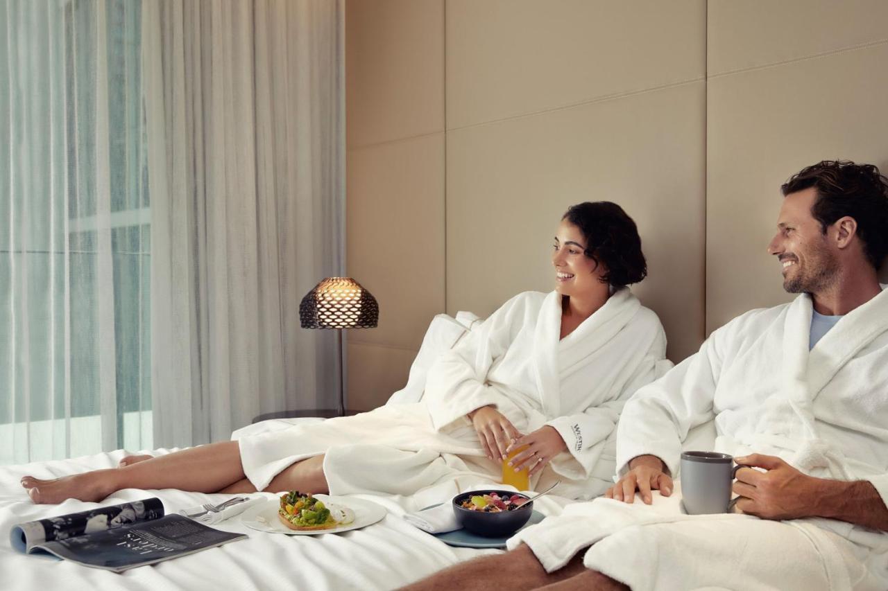 The Westin Brisbane Ξενοδοχείο Εξωτερικό φωτογραφία A couple wearing bathrobes