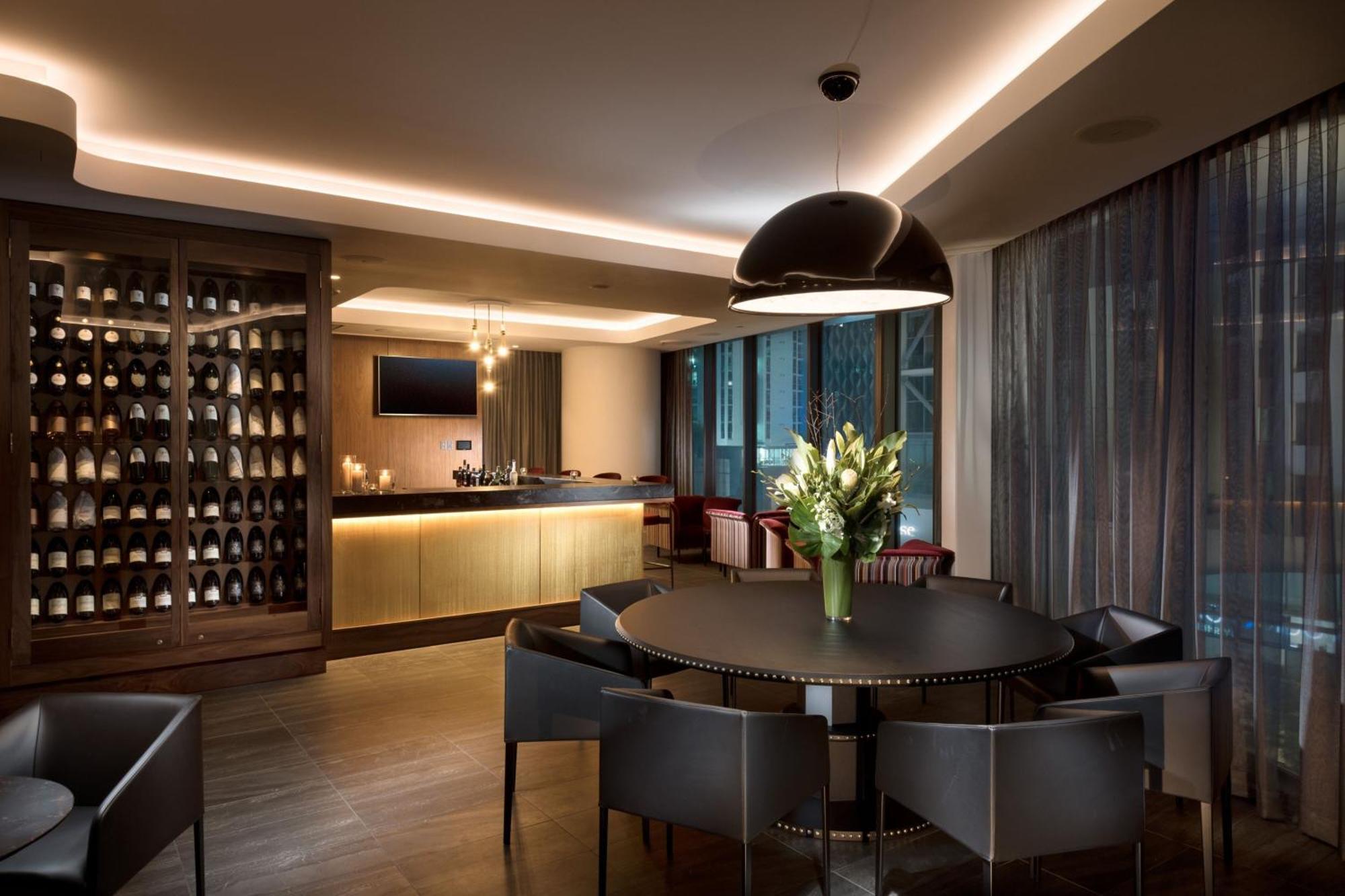 The Westin Brisbane Ξενοδοχείο Εξωτερικό φωτογραφία The private dining room at the 2012 London Hilton on Park Street